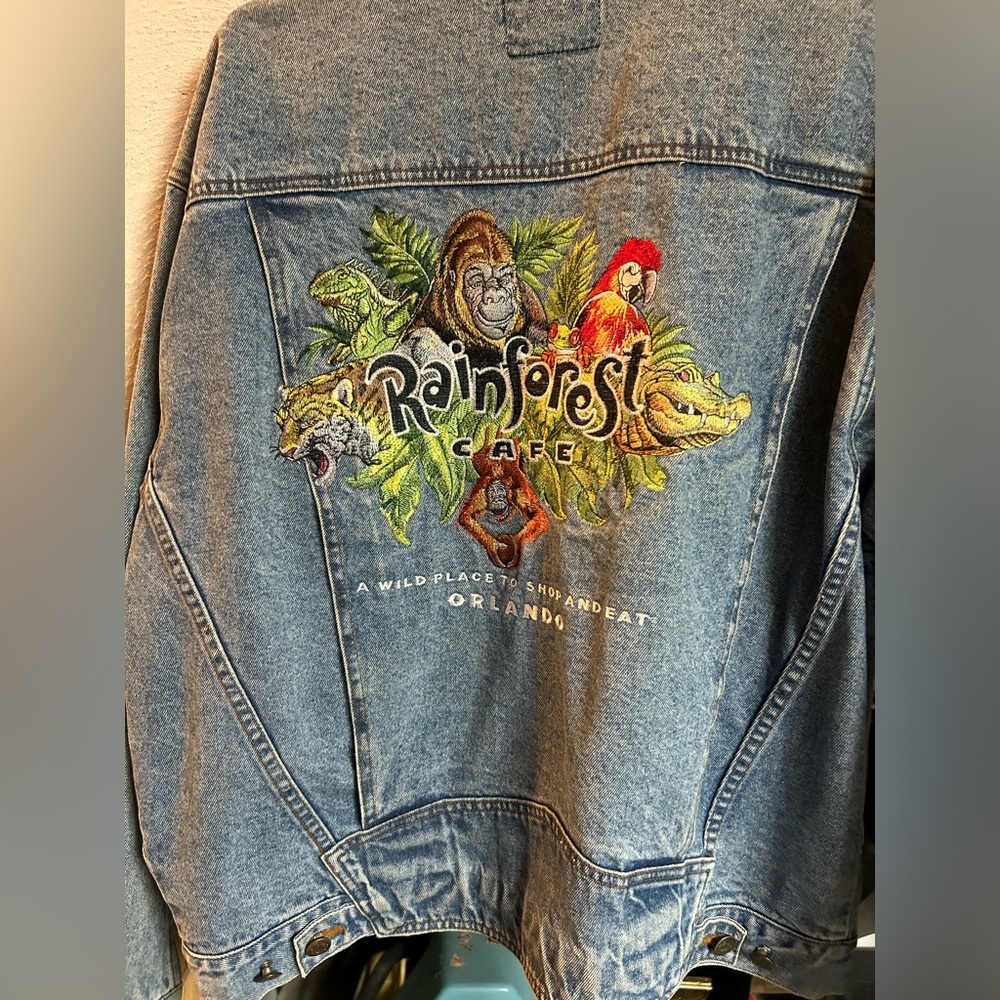 Men’s large Jean jacket rainforest cafe vintage